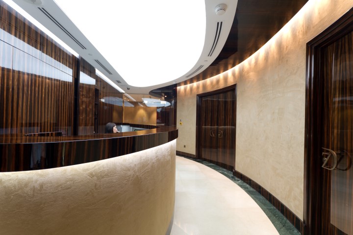 Zardiam – Al Mas Tower – Timber panelling and light ceiling