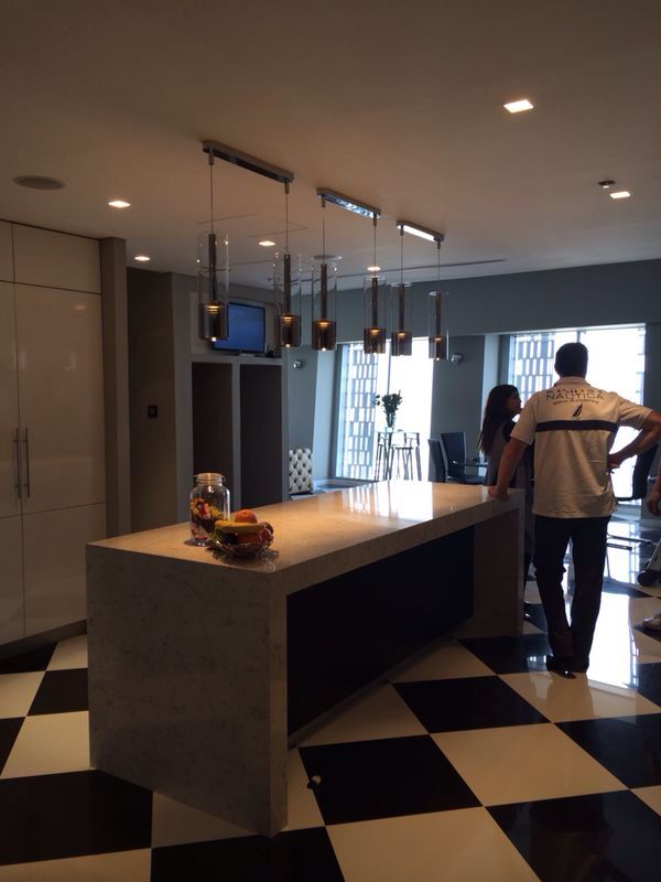 Cayan Tower – Island with pendant lighting