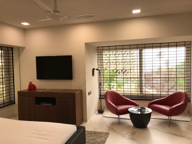 Juhu – Mumbai – Bedroom and sitting area