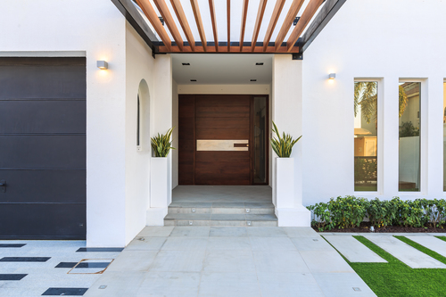 Palm Villa B97 – Entrance with timber canopy